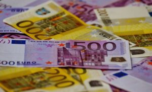Lagarde do BCE Participa de Encontro Político na França, Gerando Rumores sobre Sua Saída Prematura