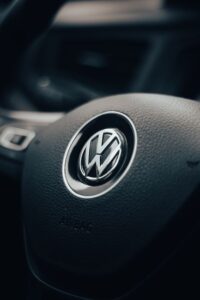 Chanceler Alemão Celebra Acordo de Recuperação da Volkswagen