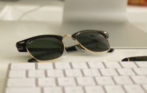 Briga Familiar Afeta Ray-Ban e Ações da EssilorLuxottica Caem