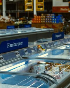 Comerciantes Brasileiros Atrasados na Adoção de IA para Compras Online