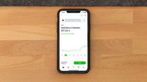 Robinhood enfrenta acusações e incerteza regulatória, ações caem