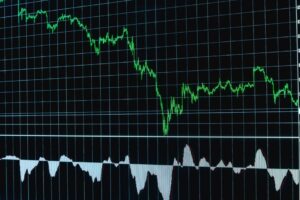 Executivo da Amalgamated Financial Vende Ações e Retém Algumas para Impostos