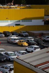 Volkswagen reduz previsão de lucros e ações caem
