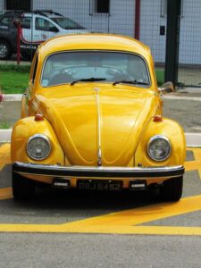 Volkswagen reduz meta de lucros e corta funcionários