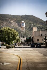 Ações da Paramount e Warner sobem com avanço em fusão bilionária