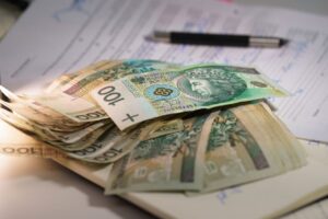 Preços de Energia Aumentam e Inflação Persiste, Afetando Economia Europeia