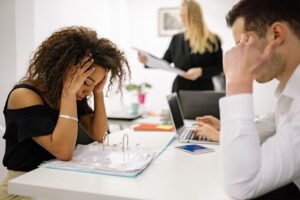 Empresas Priorizam Saúde Mental e Bem-Estar dos Colaboradores