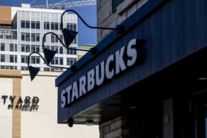 Starbucks fecha lojas nos EUA e Canadá em nova estratégia de revitalização
