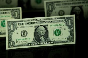 Ouro pode cair abaixo de US$4.000 por onça: entenda os riscos