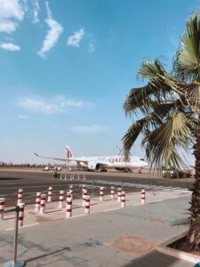 Ataque aeroporto saudita deixa mortos e desvios de voos