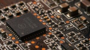 ASML aumenta projeções para 2026 devido à demanda por tecnologia de IA