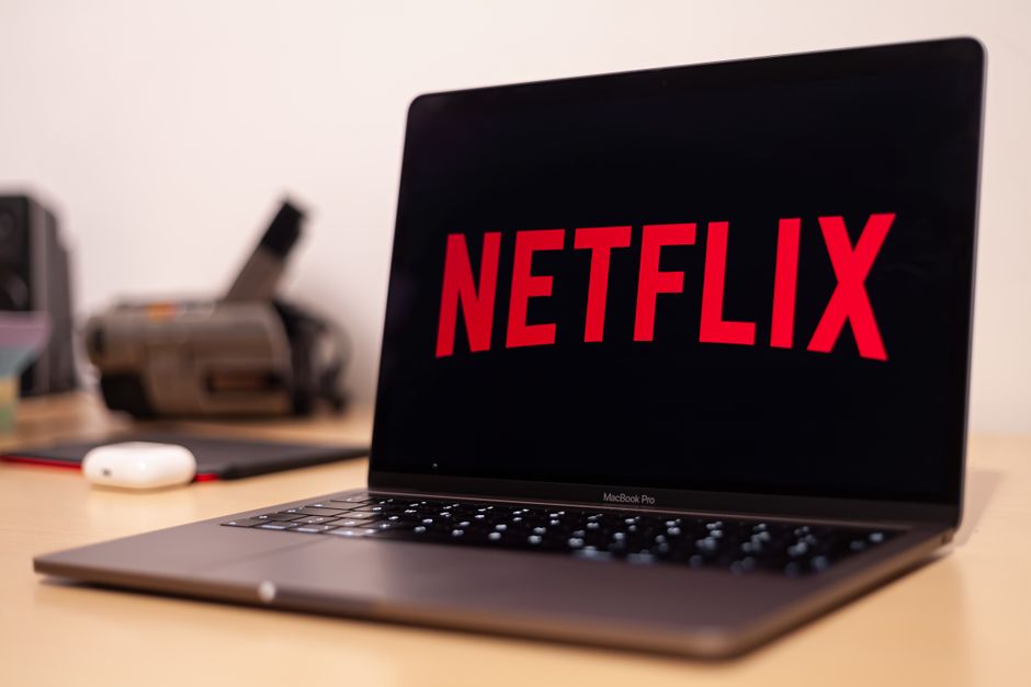 Netflix corta 1.000 vagas: impactos no crescimento e no mercado