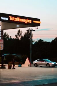 TotalEnergies Investe Bilhões na Argentina, Impulsionando Produção de Gás e Petróleo