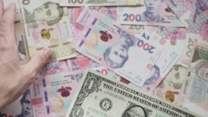 Dólar canadense enfraquece e pode influenciar decisões de juros do Banco do Canadá