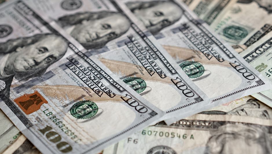 Temor de virada de Lula faz proteção contra alta do dólar saltar à máxima desde 2011