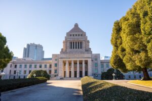 Apoio à primeira-ministra do Japão cai abaixo de 50%