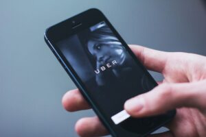 Justiça rejeita ação do MPT contra Uber sobre pontos de apoio para motoristas