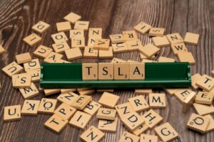 Tesla: Lucro cai 44% no trimestre, mas resultados surpreendem Wall Street