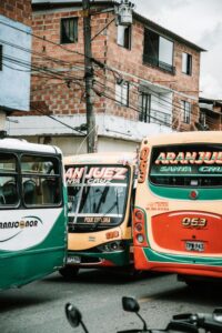 Prisão de secretário municipal por redução da frota de ônibus em dia de eleições