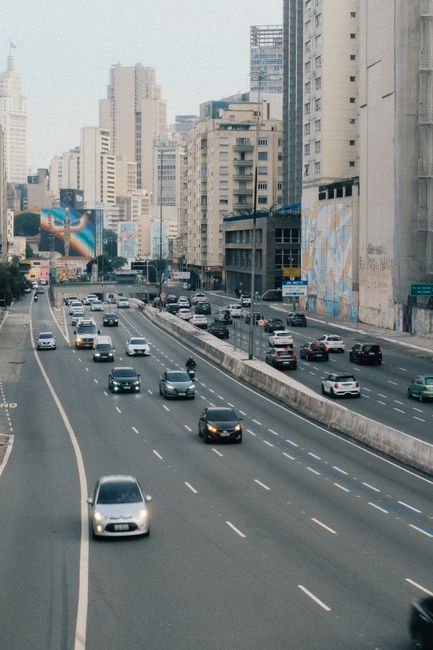 Movida aumenta lucro sem comprar mais carros: estratégia de eficiência operacional