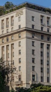 Dívida pública do Brasil aumenta em setembro, mas superávit primário é maior que o esperado
