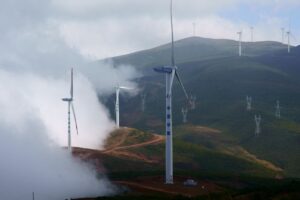 Exportações de tecnologia limpa da China ajudam a evitar emissões equivalentes ao Brasil