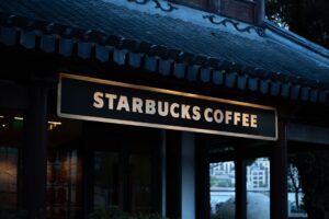 CEO da Starbucks considera expansão para outras marcas no futuro