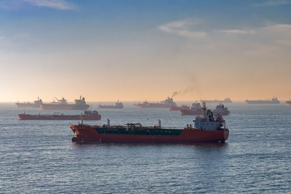 Preço do petróleo sobe após ataque a navio no Estreito de Ormuz