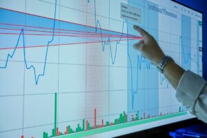 Autoaperfeiçoamento recursivo da IA: como isso pode mudar a economia global