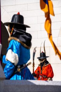 Dois Soldados Norte-Coreanos Capturados na Ucrânia Agora Estão na Coreia do Sul