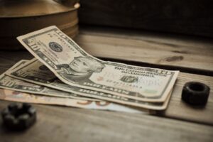 Dólar Canadense Enfraquece Diante do Dólar Americano